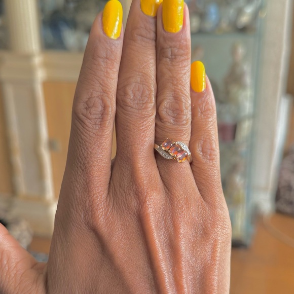 Elegant Gold and Silver Women's Ring - Picture 4 of 15